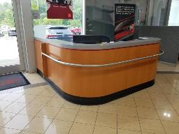 2 Bureaux de réception, 2 chaises