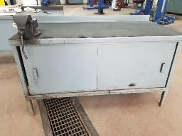 Table de travail 60',x30'' avec étau RECORD