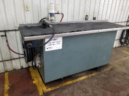 Réservoir d'huile environ 700 litres avec pompe et dévidoir, compteur