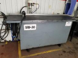 Réservoir d'huile environ 700 litres avec pompe et dévidoir, compteur