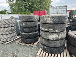 10 pneus 11R22.5, sur jante, usagés, non-réchappés