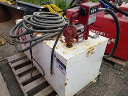 Réservoir à carburant 440 litres environ, pompe 12 volts