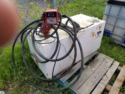 Réservoir à carburant 440 litres environ, pompe 12 volts