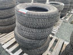 BRIDGESTONE- 4 Pneus hiver 265/70R17