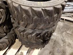 3 Pneus 10-16.5 10 plis