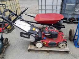 Tondeuse TORO et brouette