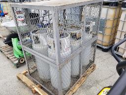 6 Réservoirs de propane plein, cage de sécurité