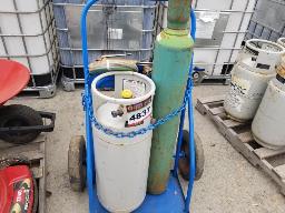 Chariot avec bonbonne et accessoires à torche