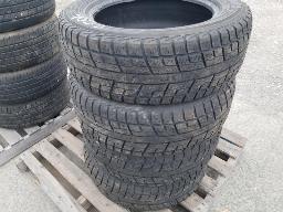 YOKOHAMA-4 Pneus 225/60R17, ice guard
