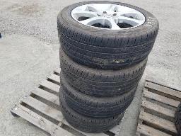 TOYO-4 Pneus 215/55R17 ave jante Toyota 5 nuts