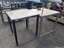 2 Tables de travail en acier
