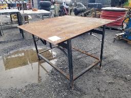 1 Table de travail en acier