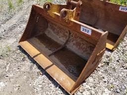 Godet 48'' pour rétrocaveuse CASE 680