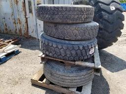 Lot de pneus variés