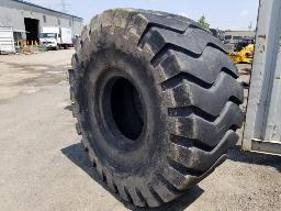 1 Pneu 29.5-25 à réparer