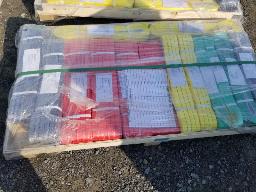 22 élingues en polyester de longueurs et de grosseurs variées, neuves