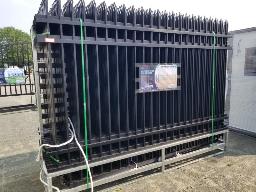 2025-Clôture 30 sections de 117''x78'', poteaux 104'', poids 2950 lbs