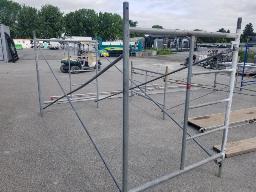 Un ensemble d'échafaud 4', 2 cadres, 2 croisillons galvanisé