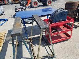 Établi en métal 38x59, soudeuse, chariot sur roues, 2 chevalets sur roues