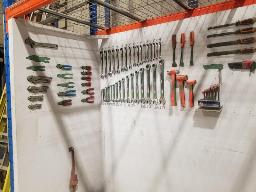 Lot d'outils et contre plaqué