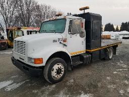 1997 INTERNATIONAL 4000, camion plateforme 8x9