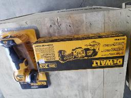 DEWALT-Outil oscillant 3 vitesses, lumière 20 volts (Outil seulement) neuf