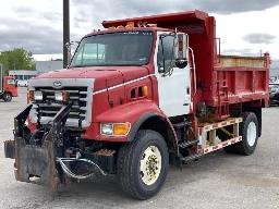 2004, STERLING L7500, CAMION À 6 ROUES    BENNE-ÉPANDEUSE