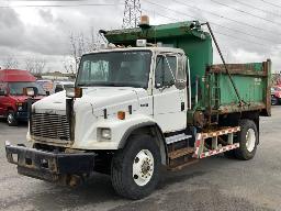 2004, FREIGHTLINER FL80, CAMION À 6 ROUES    BENNE-ÉPANDEUR