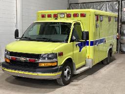 2012, CHEVROLET EXPRESS 3500, AMBULANCE    6 ROUES,