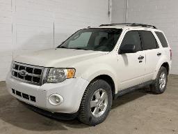2011, FORD ESCAPE XLT, VUS  AWD  4 PNEUS