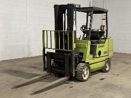 1989, CLARK GCX-30, CHARIOT ÉLÉVATEUR    CAPACITÉ:4850LBS