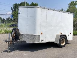 2007, IDÉAL CARGO IDAV6, REMORQUE FERMÉE    AVEC MATÉRIEL DIVERS