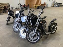 GEEBEE , 5 TROTTINETTES ÉLECTRIQUES    8 BATTERIES, 5 CHARGEURS