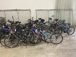 34 BICYCLETTES ET    3 REMORQUES