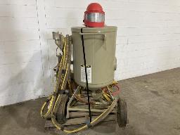 2020, CLEMCO 2452, MACHINE À JET DE SABLE    AVEC ÉQUIPEMENT