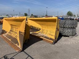 2 GODETS ET 4 PNEUS SUR JANTES 23,5R25