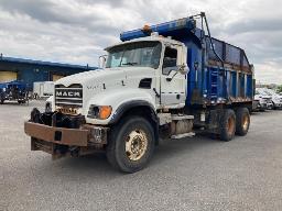 2007, MACK CV713, CAMION À 10 ROUES    BENNE,