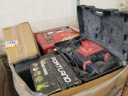 Palette de surplus de magasin non vérifié environ 16 mcx . Prévoir environ 15% de perte D'une valeur de: 4924$