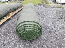 Rouleau de tapis gazon environ largeur 15', longueur inconnue