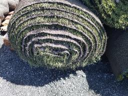 Rouleau Tapis Gazon environ 15' de large, longueur inconnu