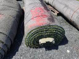 Rouleau Tapis Gazon environ 15' de large, longueur inconnu