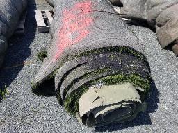 Rouleau Tapis Gazon environ 15' de large, longueur inconnu