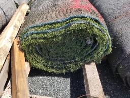 Rouleau Tapis Gazon environ 15' de large, longueur inconnu