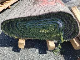 Rouleau Tapis Gazon environ 15' de large, longueur inconnu