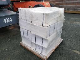 16 bobines de filament à culture. Pour vignobles ou serres. Filament robuste. Peut aussi servir pour la coupe aux herbes