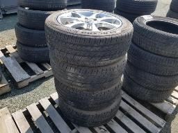 TOYO-4 Pneus 215/55R17 ave jante Toyota 5 nuts