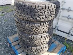 MOTOMASTER, 4 pneus LT265/75R16, Total terrain avec jante 8 trous-3 pareils un pas pareil