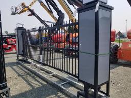 Portail à télécommande de 20', ouverture de porte environ 16', neuf