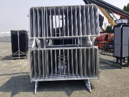 80 sections de clôtures de foule, neuf