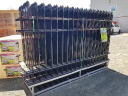 22 panneaux de 10'x7' + 23 poteaux